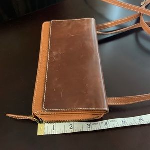 Roots wallet purse crossbody !